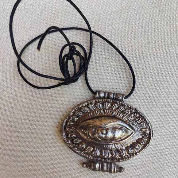 👁️ Vintage Evil Eye Pendant Necklace - Picture 7 of 9